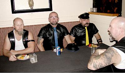 Relaxing.jpg (21937 bytes)